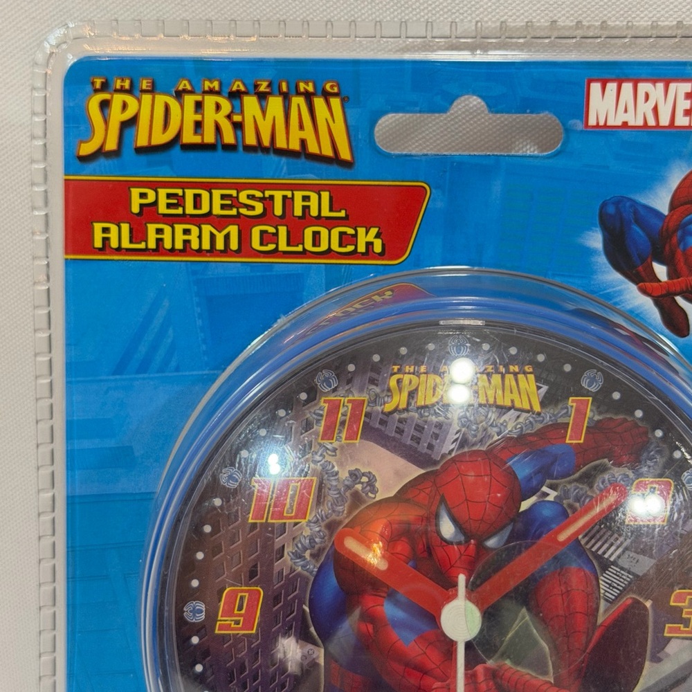The Amazing Spider-Man Pedestal Alarm Clock Analog Glow In The Dark Battery Op